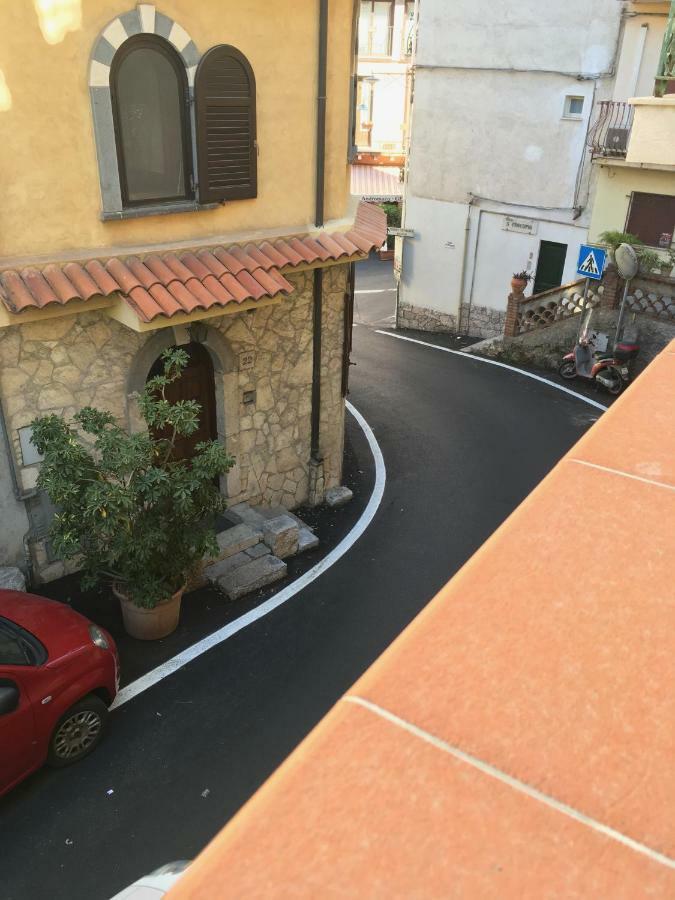 Quirino'S House Apartment Taormina Bagian luar foto